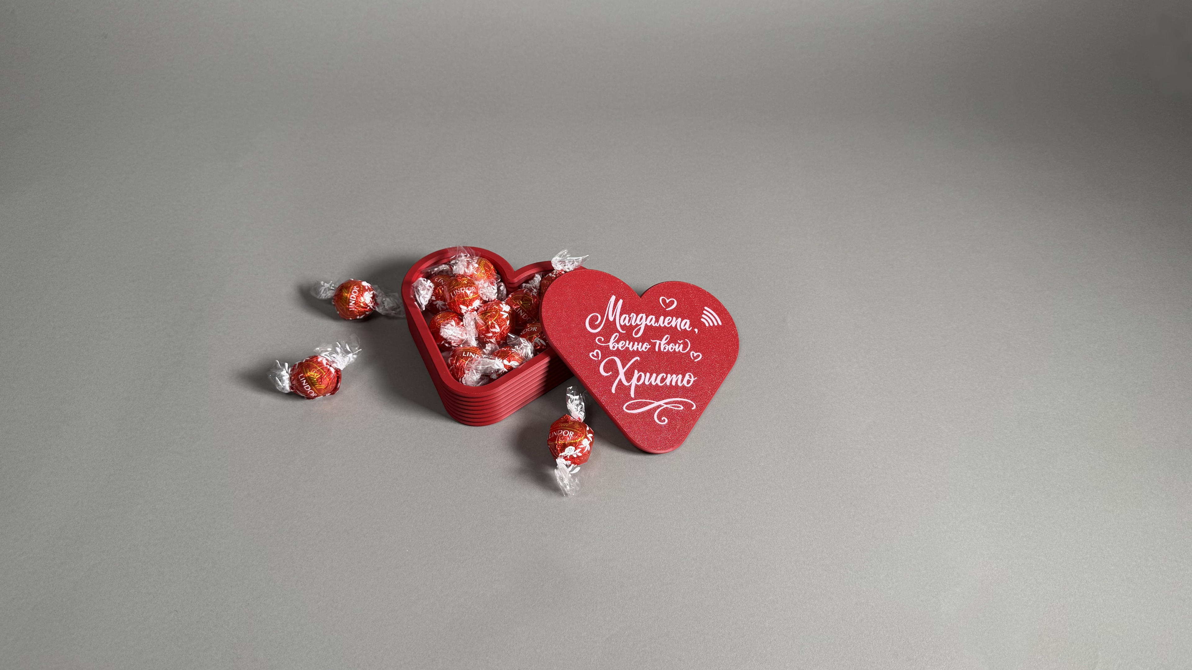 Heart shaped customised box with nfc tag